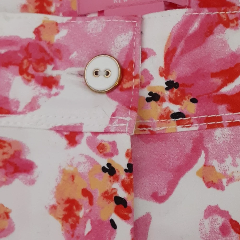 - Isaac Mizrahi water color floral print shorts NWT